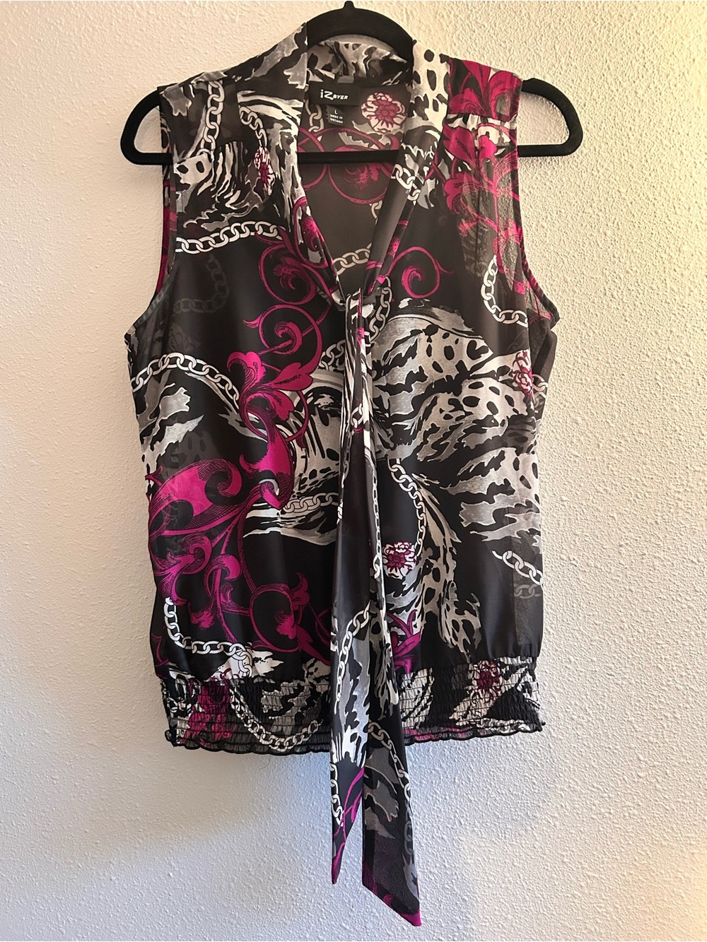 Iz Byer Black & Fuchsia Printed Tie-Neck Camisole
